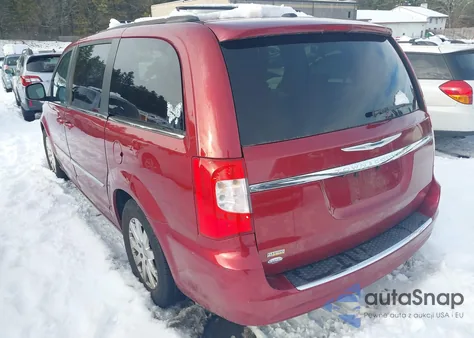 2015 Chrysler Town & Country Touring z USA, uszkodzony, nr VIN 2C4RC1BGXFR564901